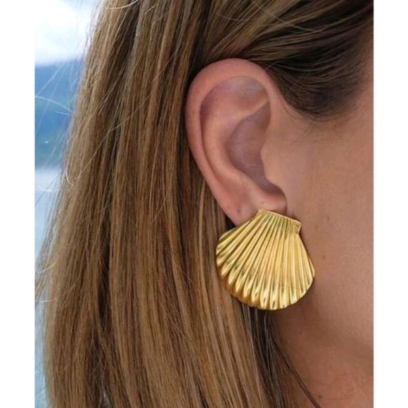 Anthropologie Classic Huge Seashell Gold Stud Earrings - Picture 2 of 5